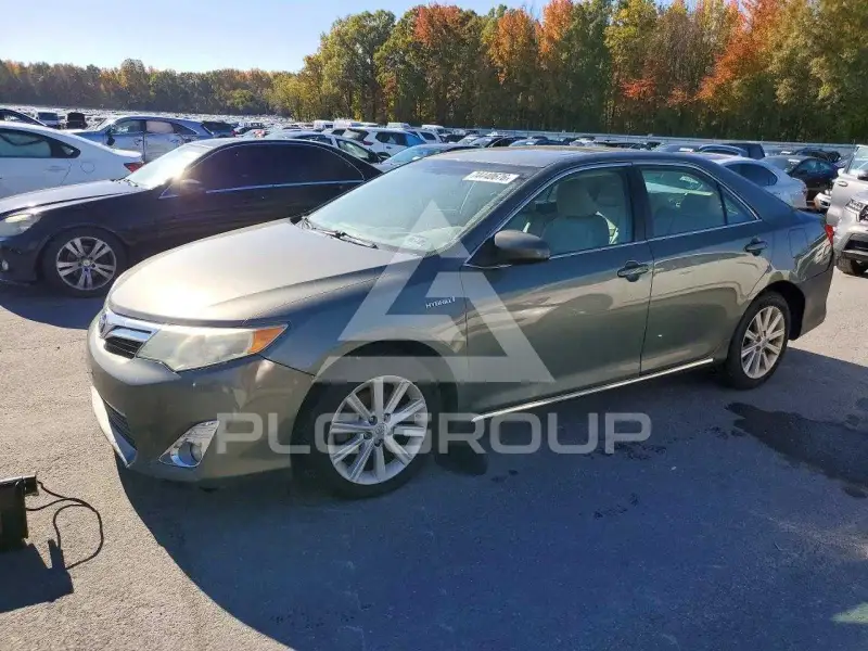 2013 Toyota CAMRY фото