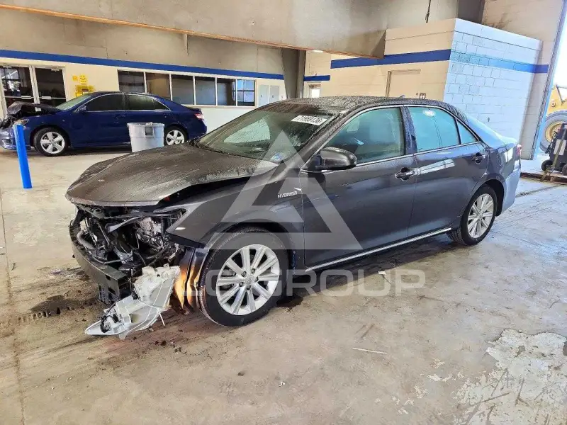 2013 Toyota CAMRY фото