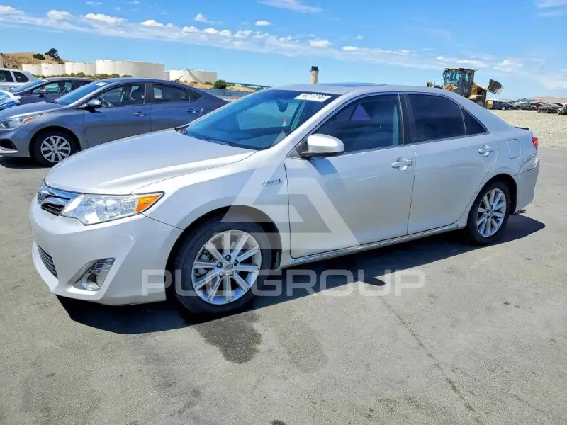 2013 Toyota CAMRY фото