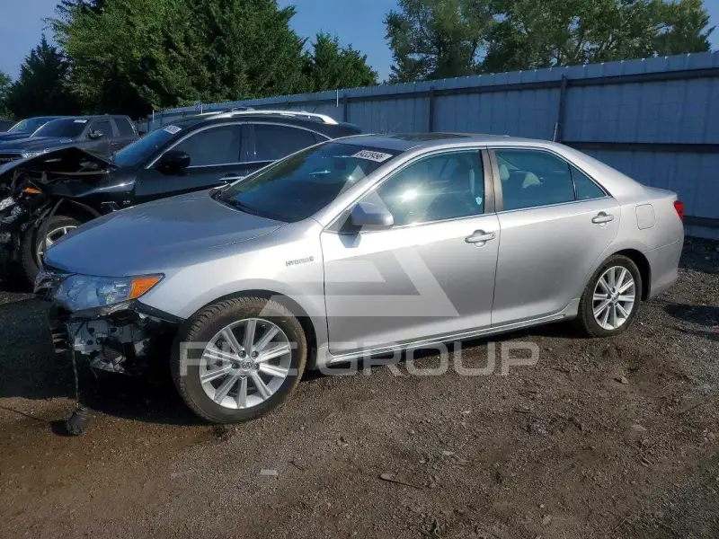 2013 Toyota CAMRY фото