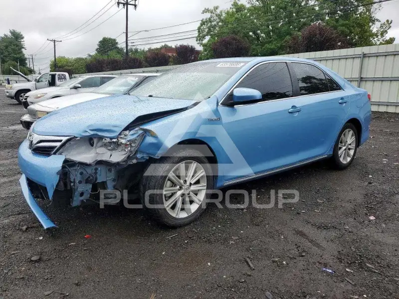 2013 Toyota CAMRY фото