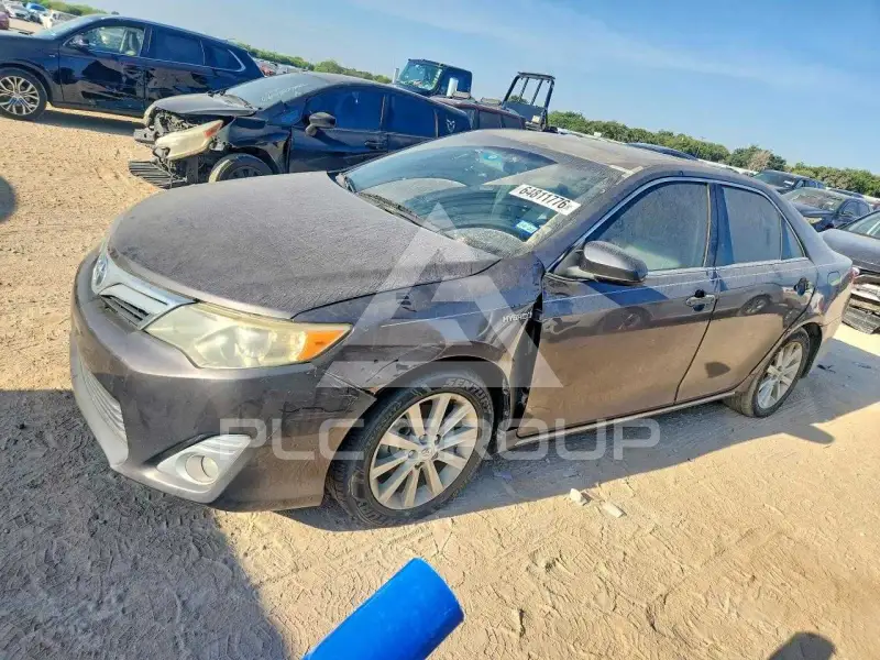2013 Toyota CAMRY фото