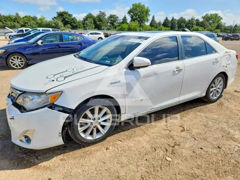 2013 Toyota CAMRY фото