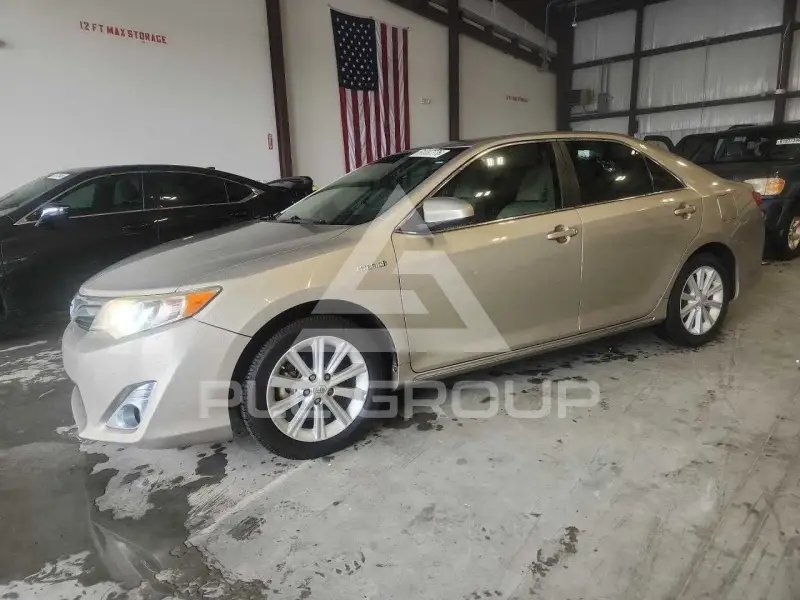 2013 Toyota CAMRY фото
