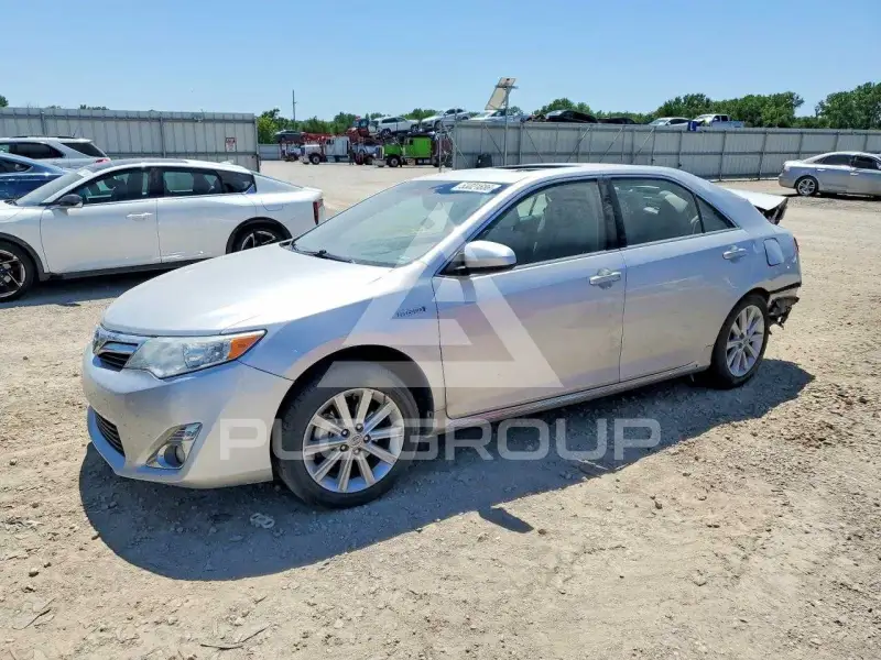 2013 Toyota CAMRY фото