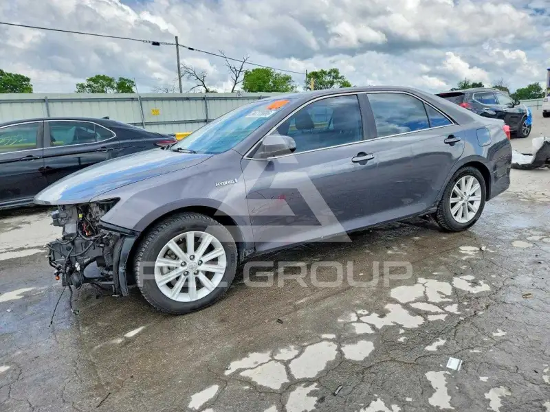 2013 Toyota CAMRY фото
