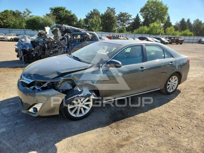 2013 Toyota CAMRY фото