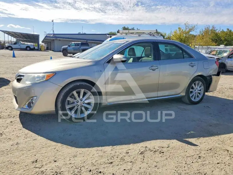2013 Toyota CAMRY photo