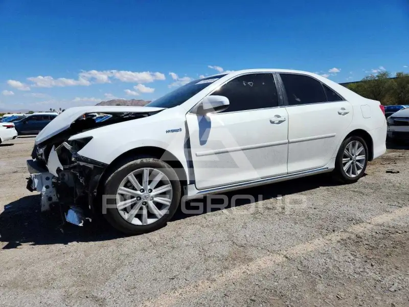 2013 Toyota CAMRY фото