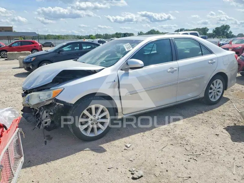 2013 Toyota CAMRY фото