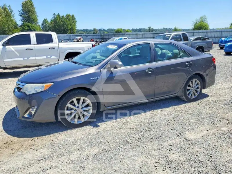 2013 Toyota CAMRY photo