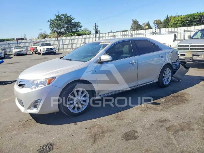 2013 Toyota CAMRY photo