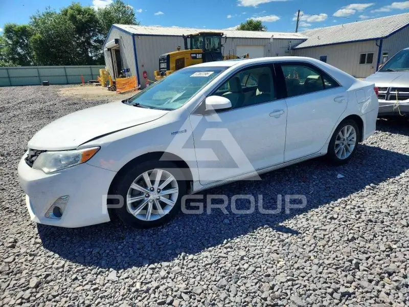 2013 Toyota CAMRY фото