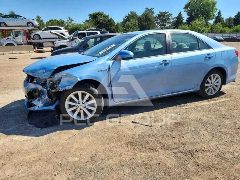 2013 Toyota CAMRY фото