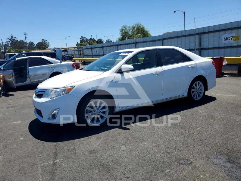 2013 Toyota CAMRY фото