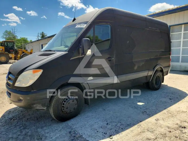 2013 Mercedes Benz Sprinter photo