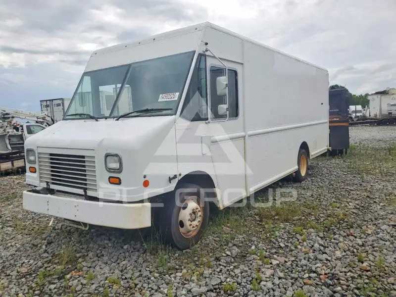 2013 Ford F-590 photo