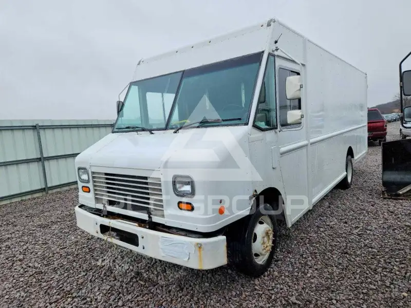 2013 Ford F-590 photo