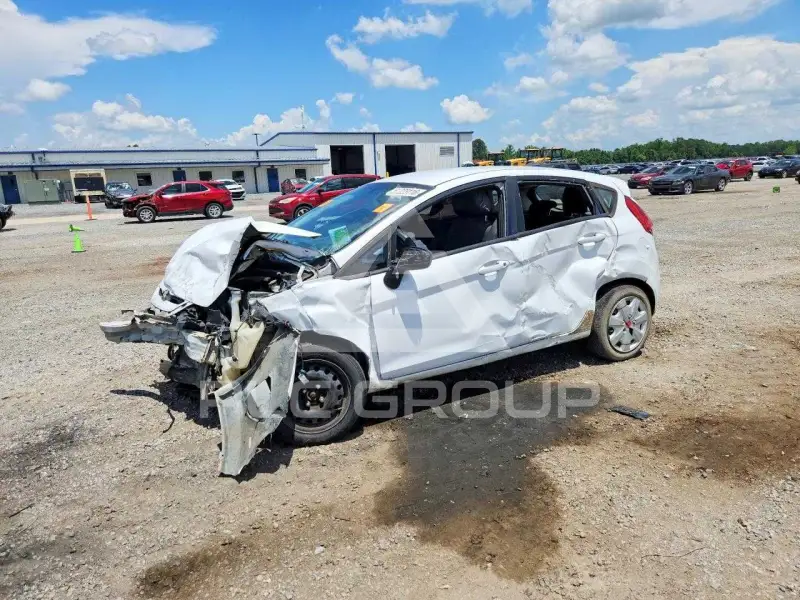 2013 Ford FIESTA фото