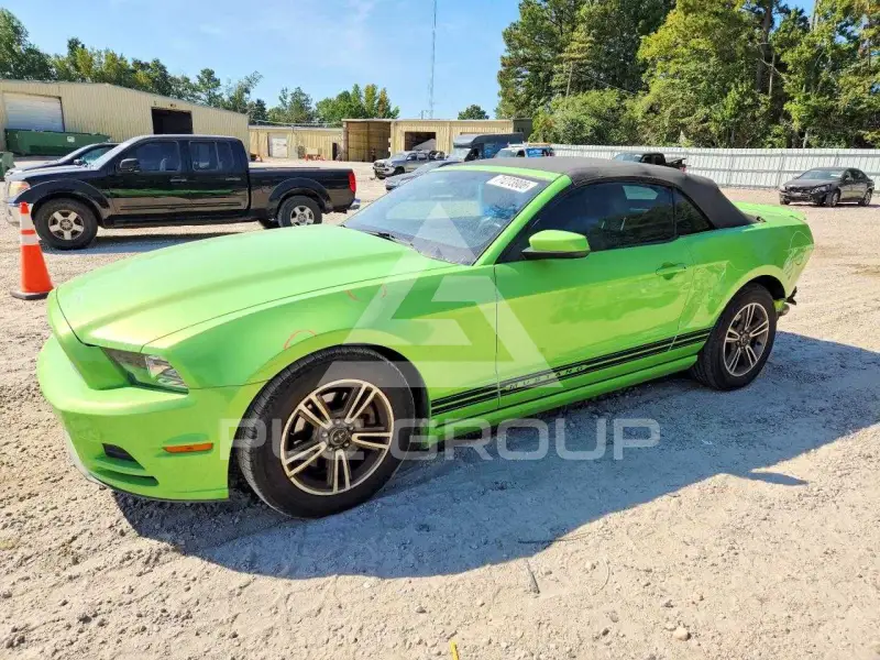 2013 Ford MUSTANG photo