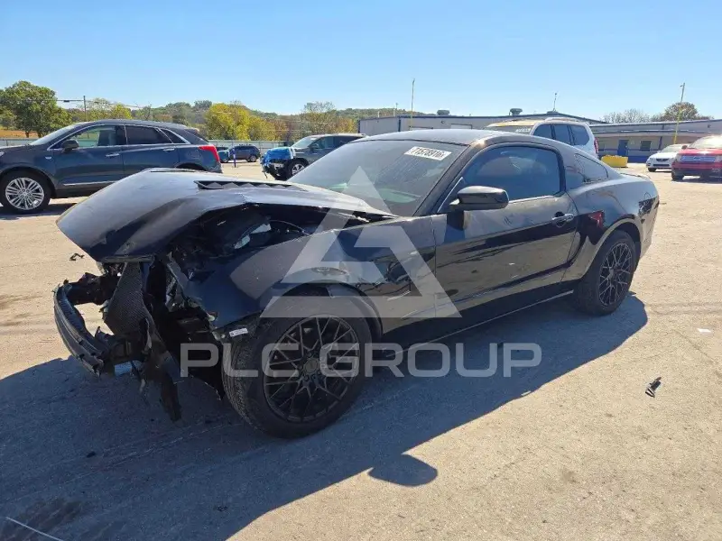 2013 Ford MUSTANG фото