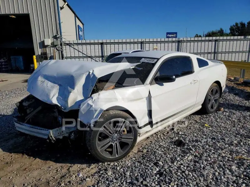 2013 Ford MUSTANG фото