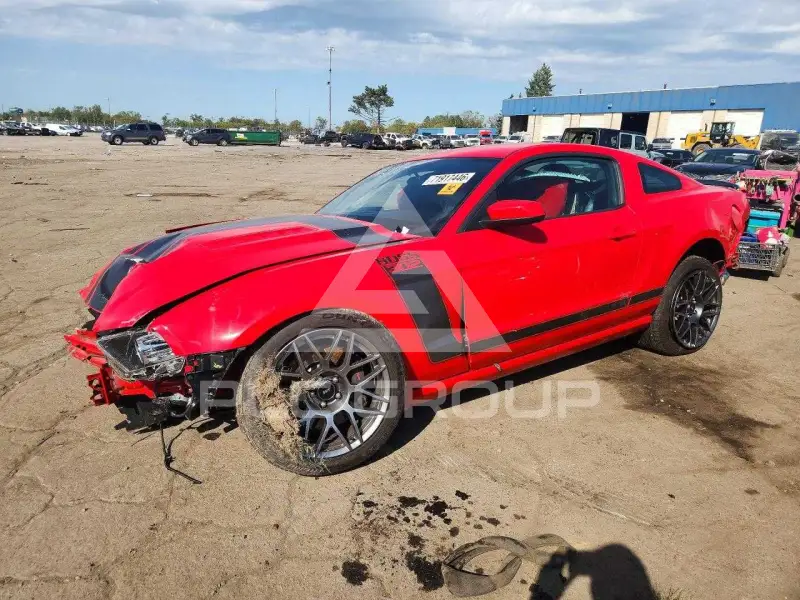 2013 Ford MUSTANG фото