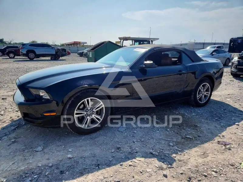 2013 Ford MUSTANG фото