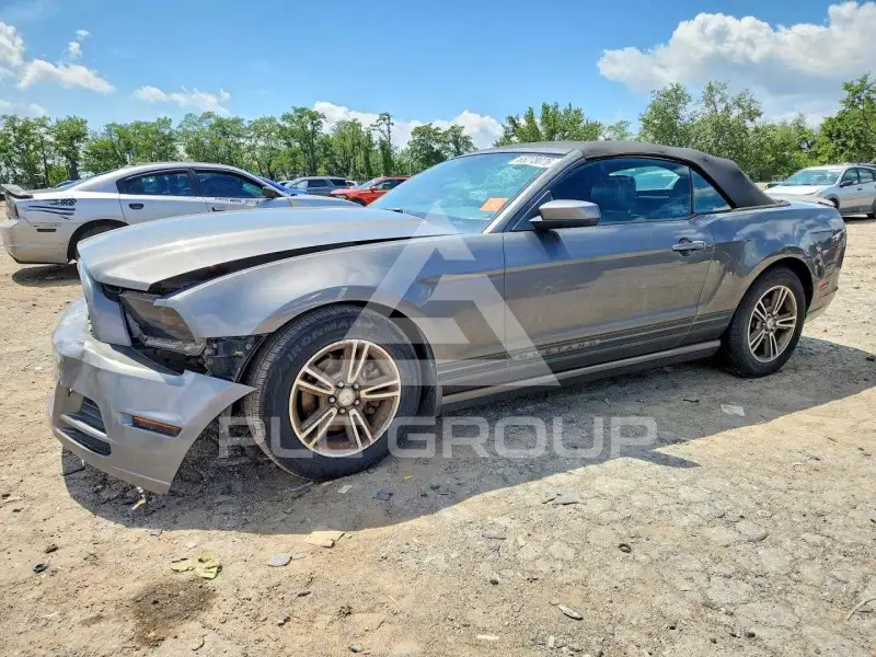 2013 Ford MUSTANG photo