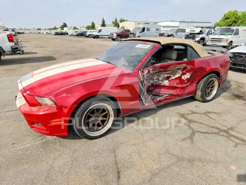 2013 Ford MUSTANG фото