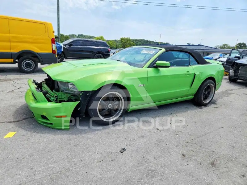 2013 Ford MUSTANG фото