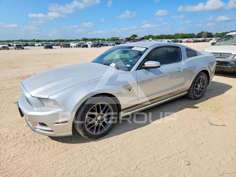 2013 Ford MUSTANG фото