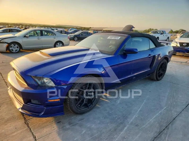2013 Ford MUSTANG фото