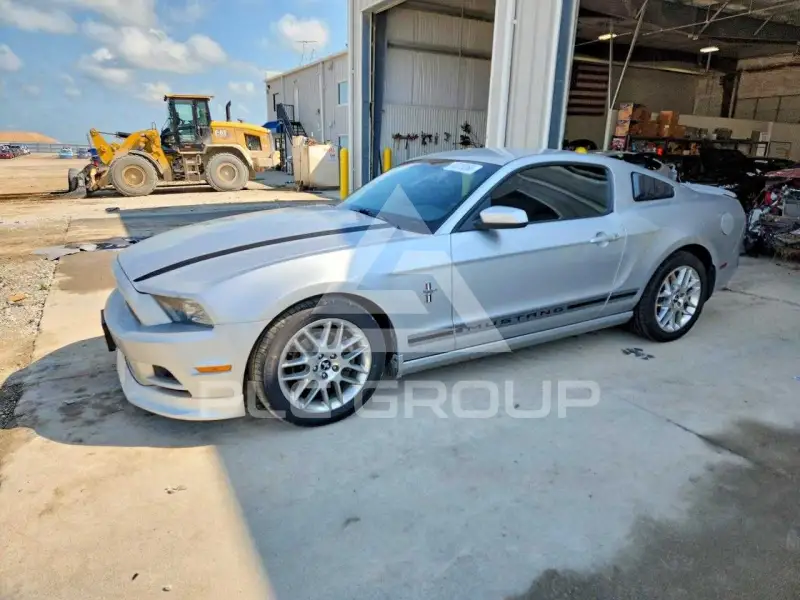 2013 Ford MUSTANG photo