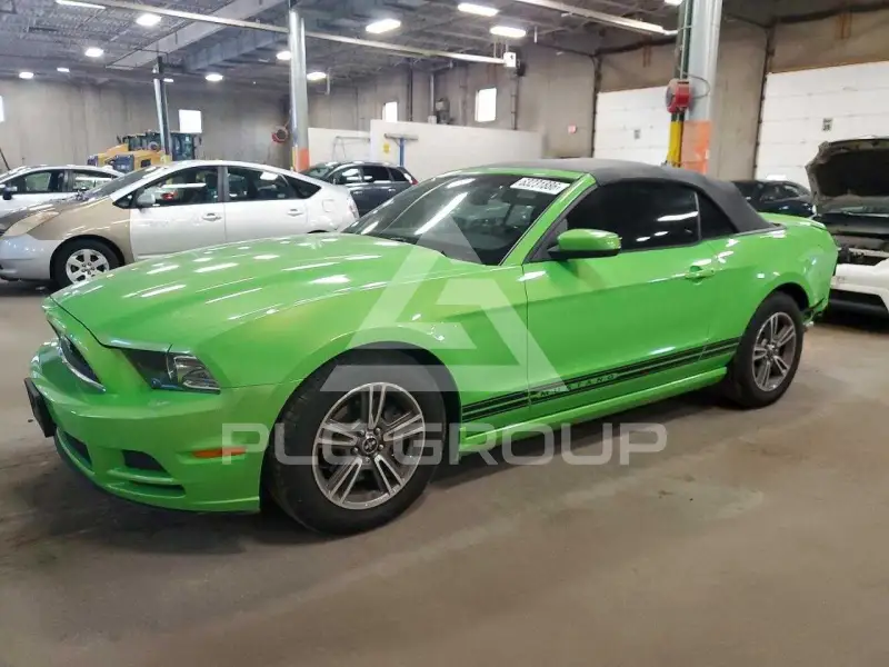 2013 Ford MUSTANG фото