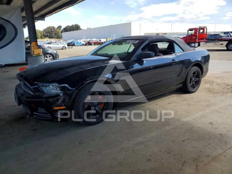 2013 Ford MUSTANG фото