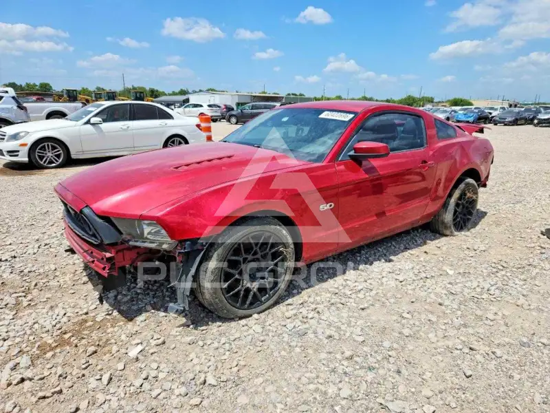 2013 Ford MUSTANG фото