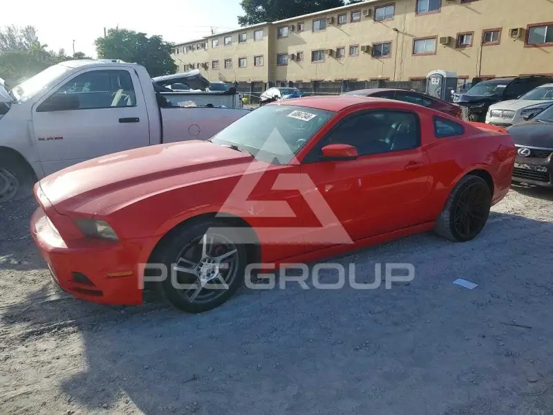 2013 Ford MUSTANG фото