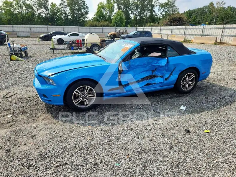 2013 Ford MUSTANG photo
