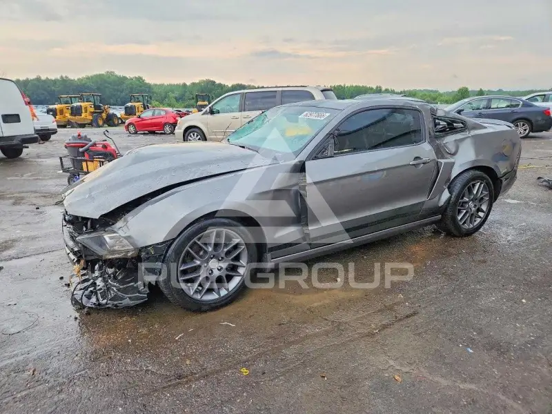 2013 Ford MUSTANG photo