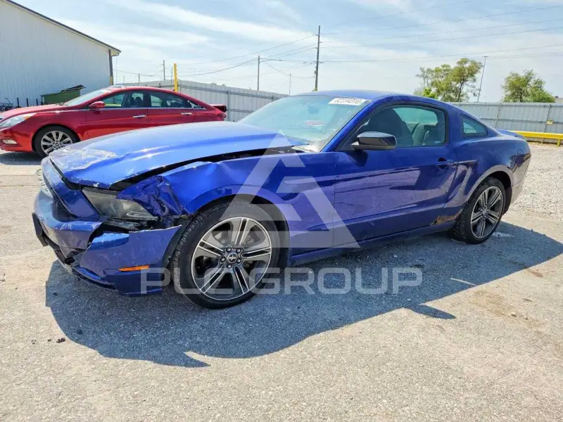 2013 Ford MUSTANG photo