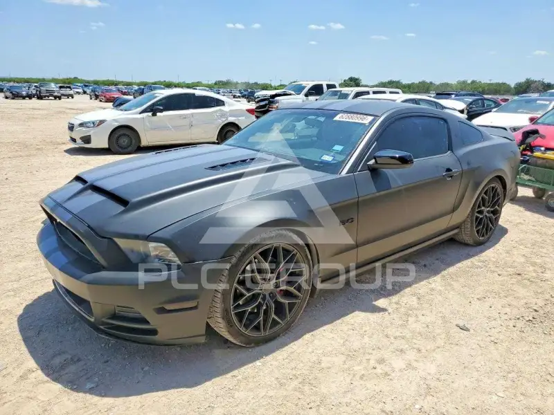 2013 Ford MUSTANG фото
