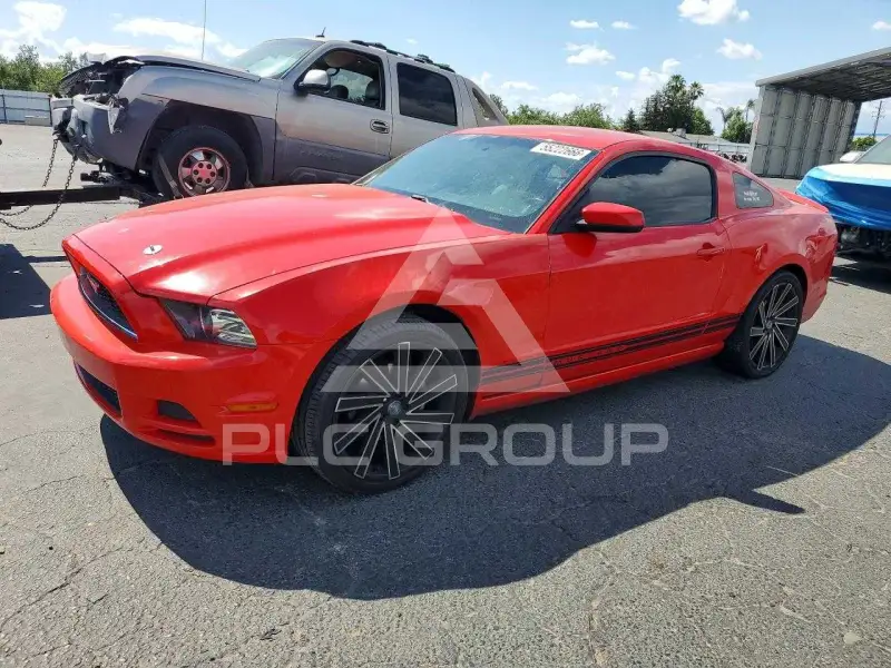 2013 Ford MUSTANG фото