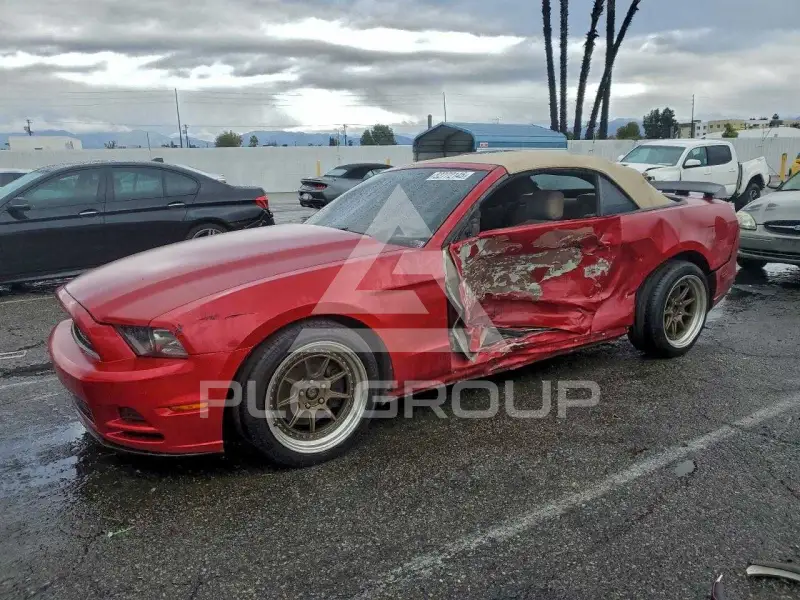 2013 Ford MUSTANG фото