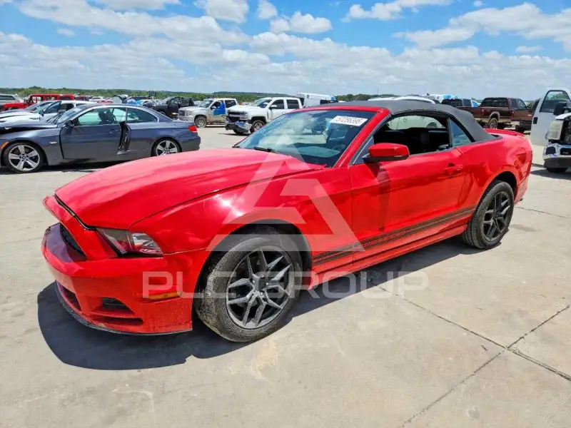2013 Ford MUSTANG фото