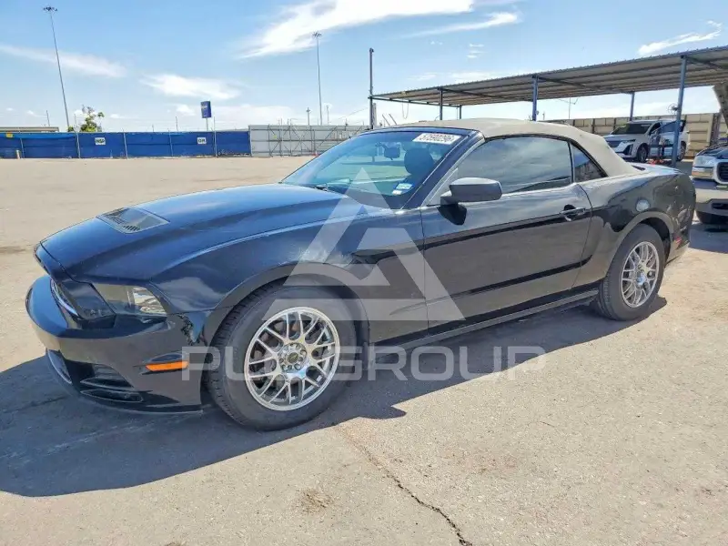 2013 Ford MUSTANG фото