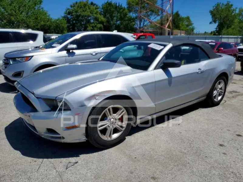 2013 Ford MUSTANG photo