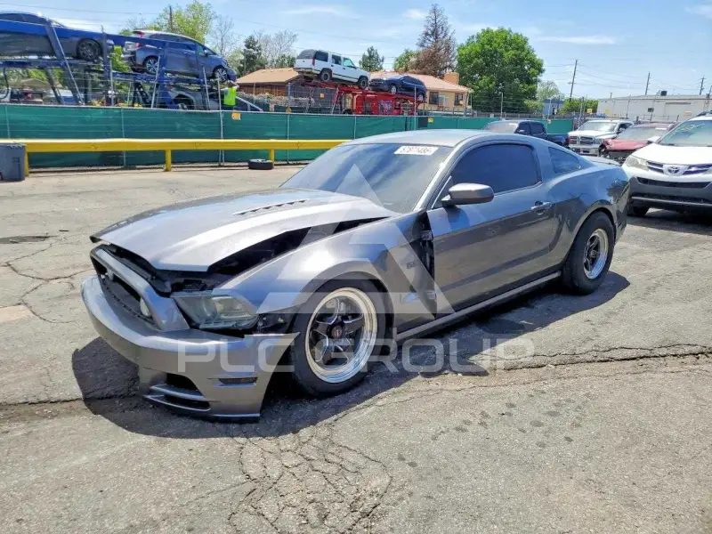 2013 Ford MUSTANG фото