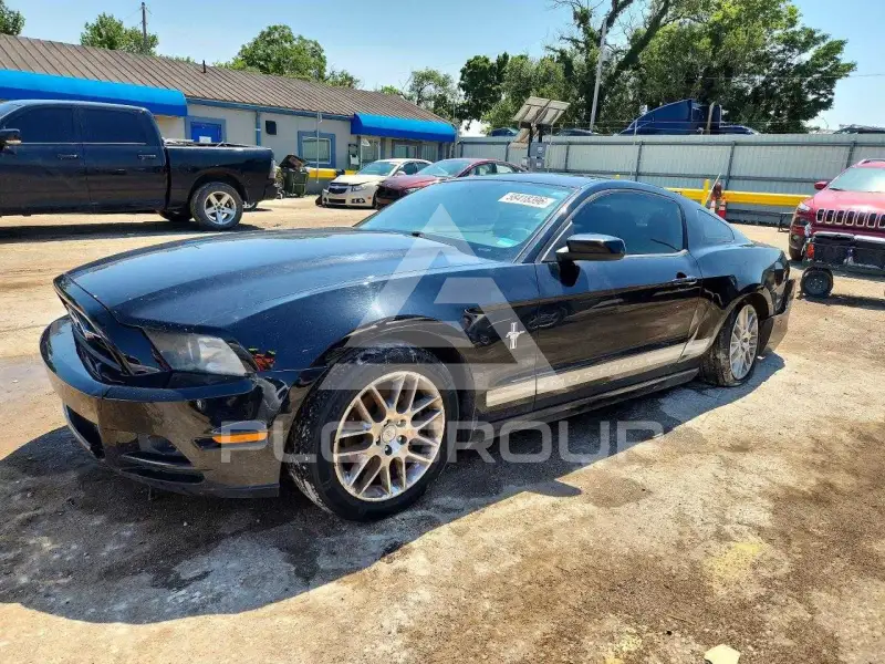 2013 Ford MUSTANG photo