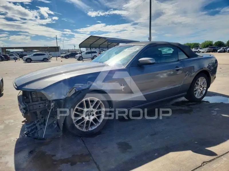 2013 Ford MUSTANG photo